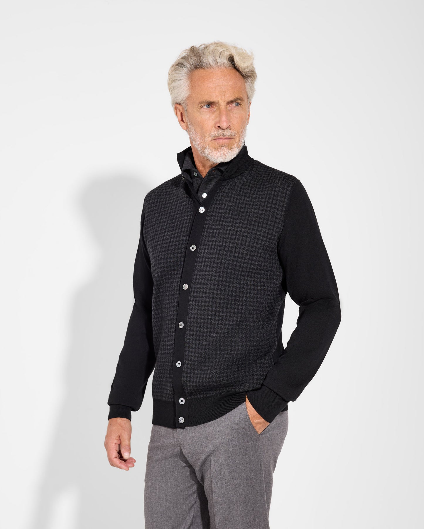 Cardigan con bottoni pied de poule