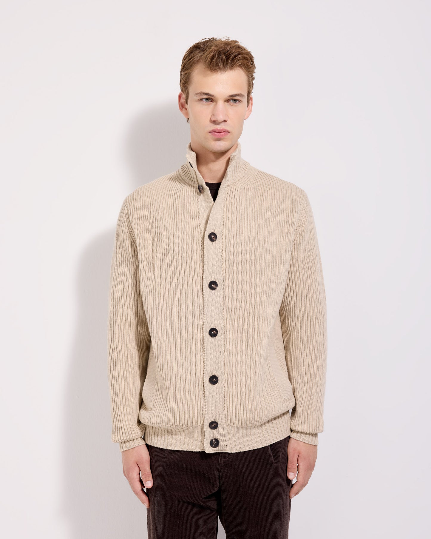 Cardigan con bottoni costa inglese lana merino sabbia