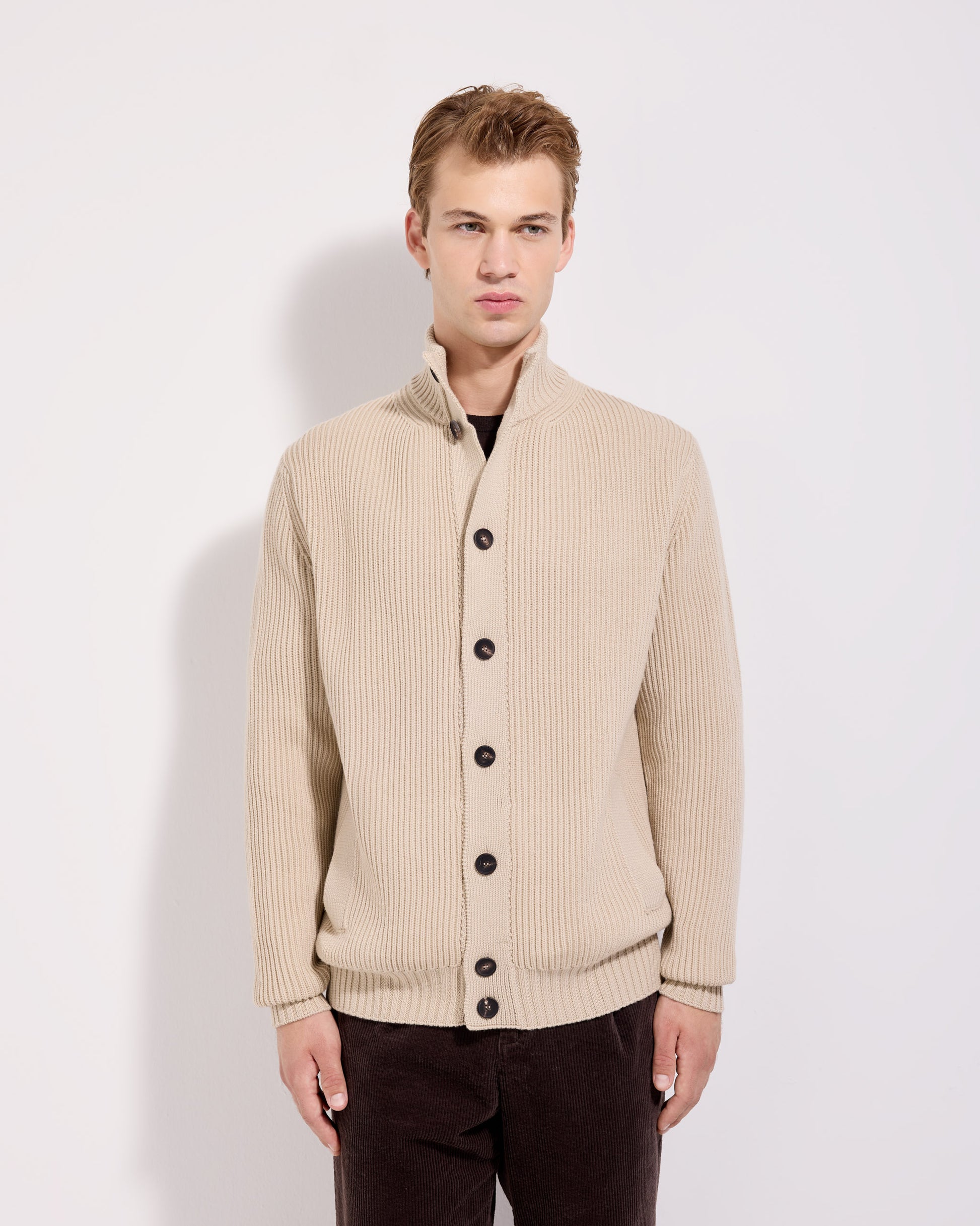 Cardigan con bottoni costa inglese lana merino sabbia