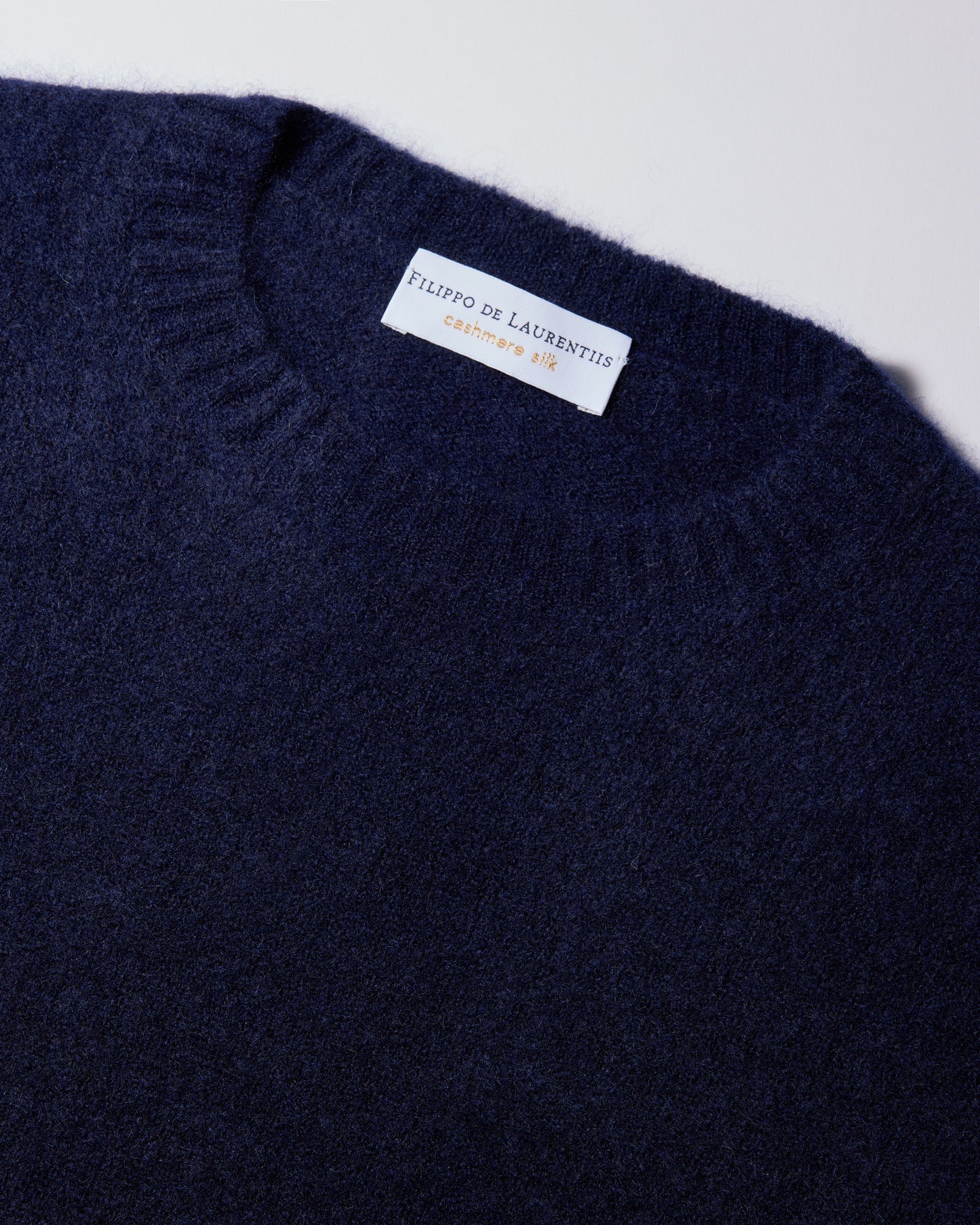 Girocollo garzato cashmere seta indaco