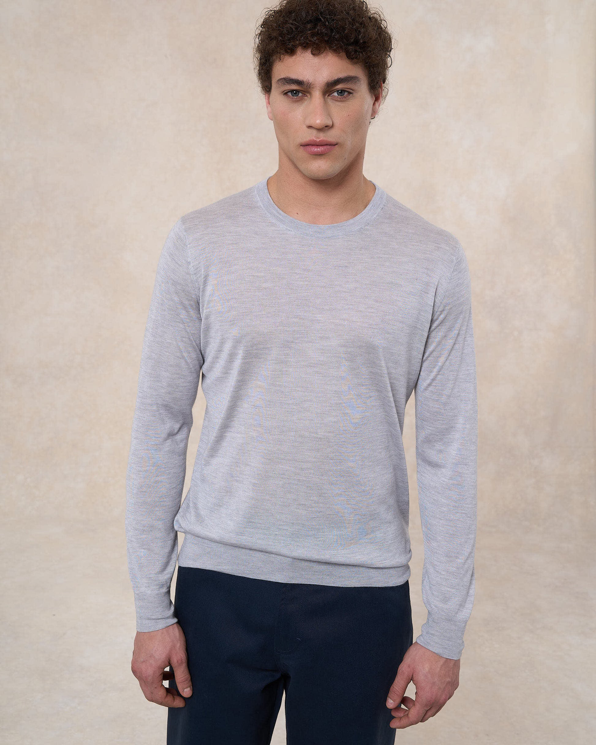 Maglia girocollo grigio perla in cashmere e seta