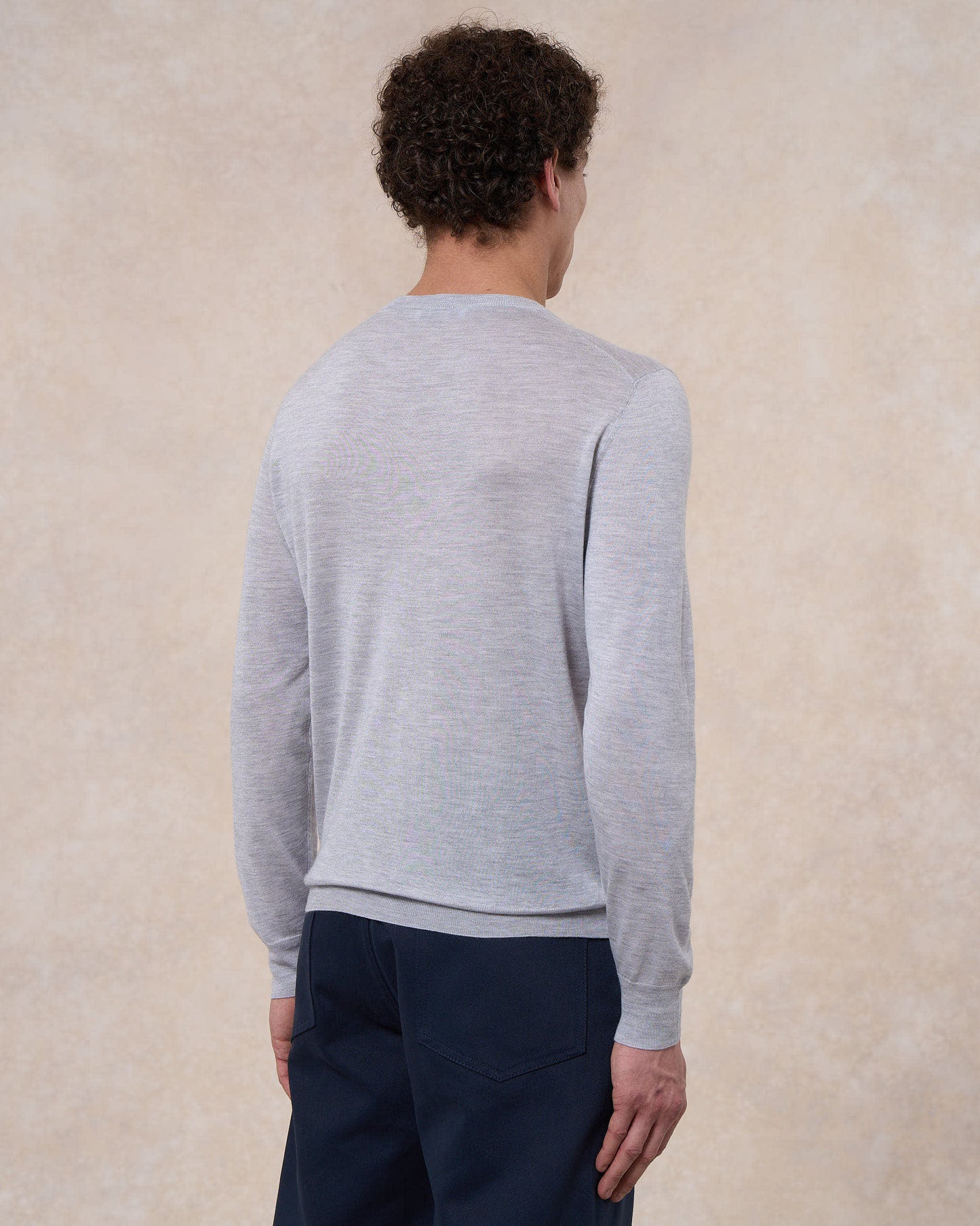 Maglia girocollo grigio perla in cashmere e seta
