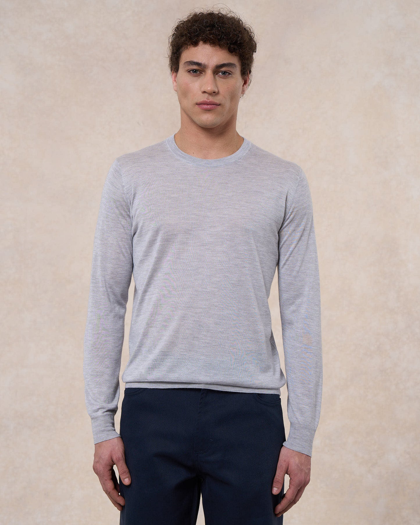 Maglia girocollo grigio perla in cashmere e seta