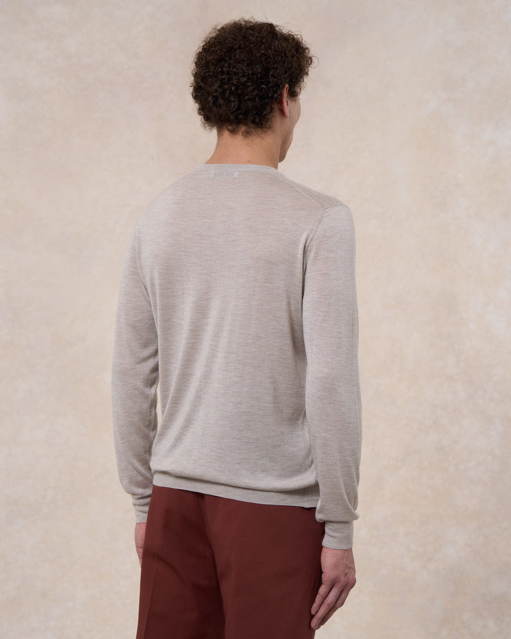 Maglia girocollo grigio pietra in cashmere e seta