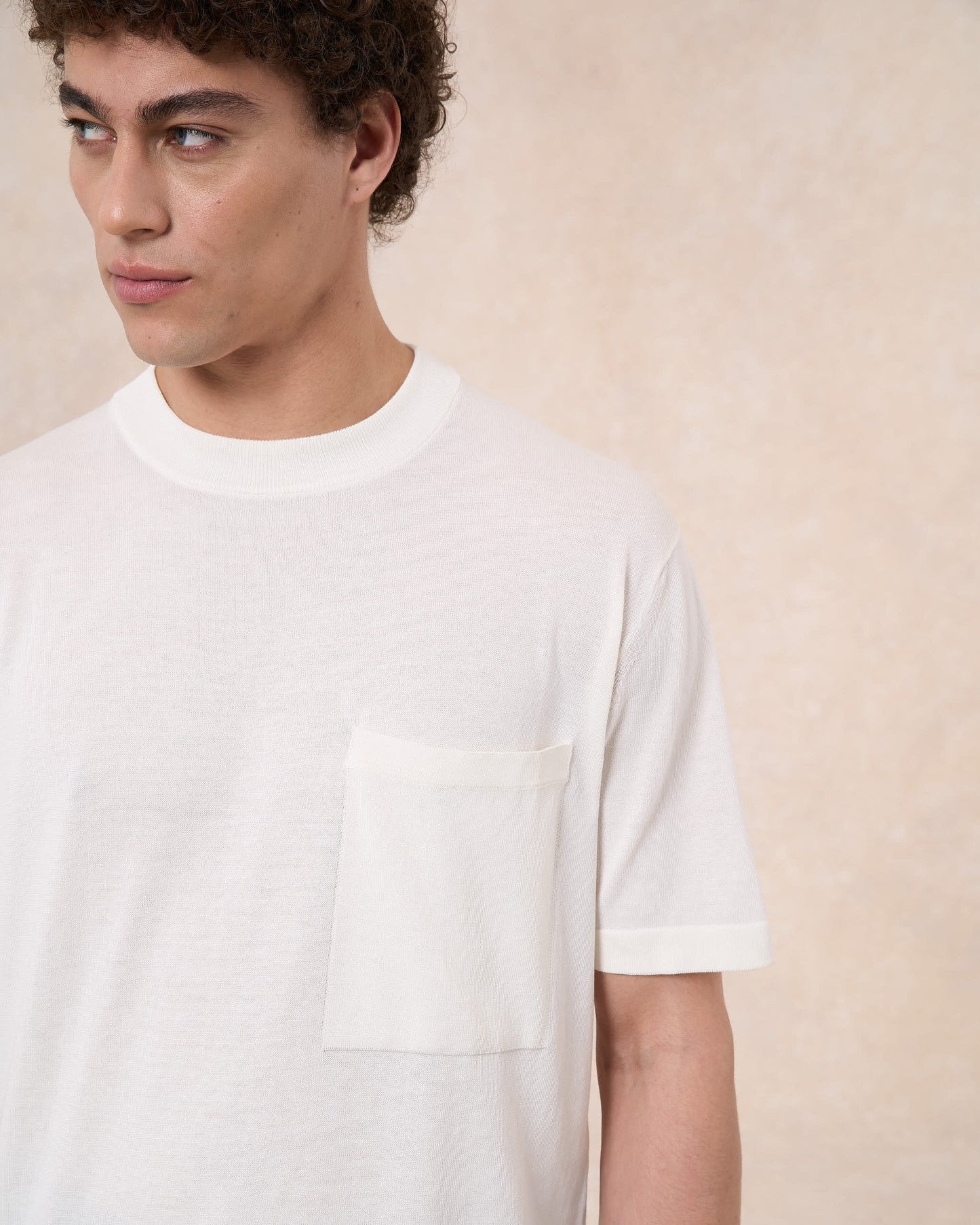 T-shirt bianco latte in cotone crepe con taschino