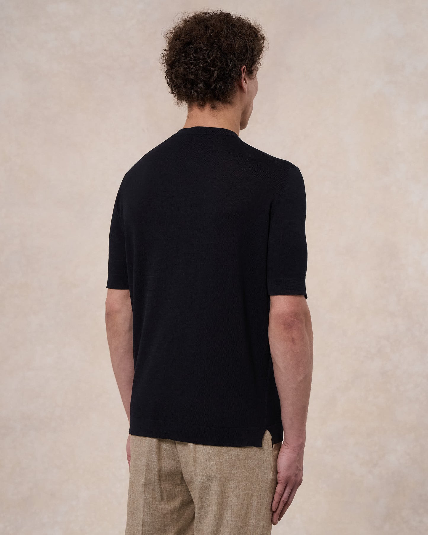 T-shirt nera in cotone crepe slim fit