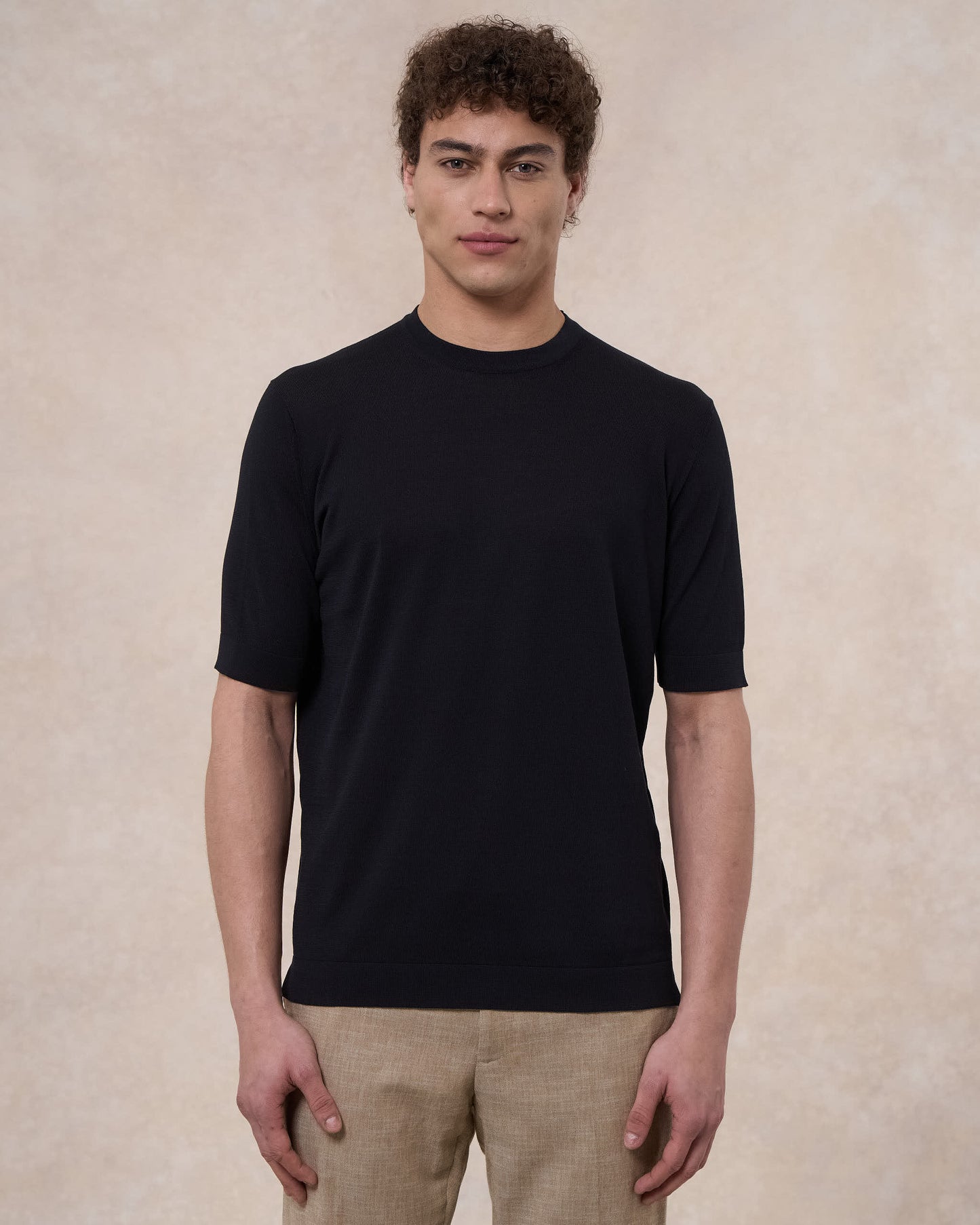 T-shirt nera in cotone crepe slim fit