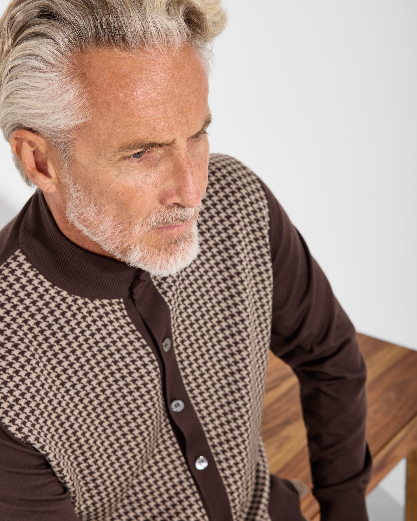 Cardigan con bottoni pied de poule