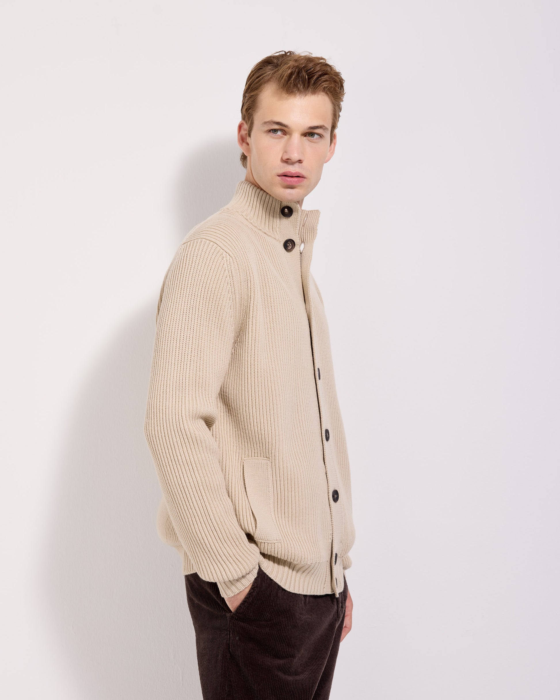 Cardigan con bottoni costa inglese lana merino sabbia