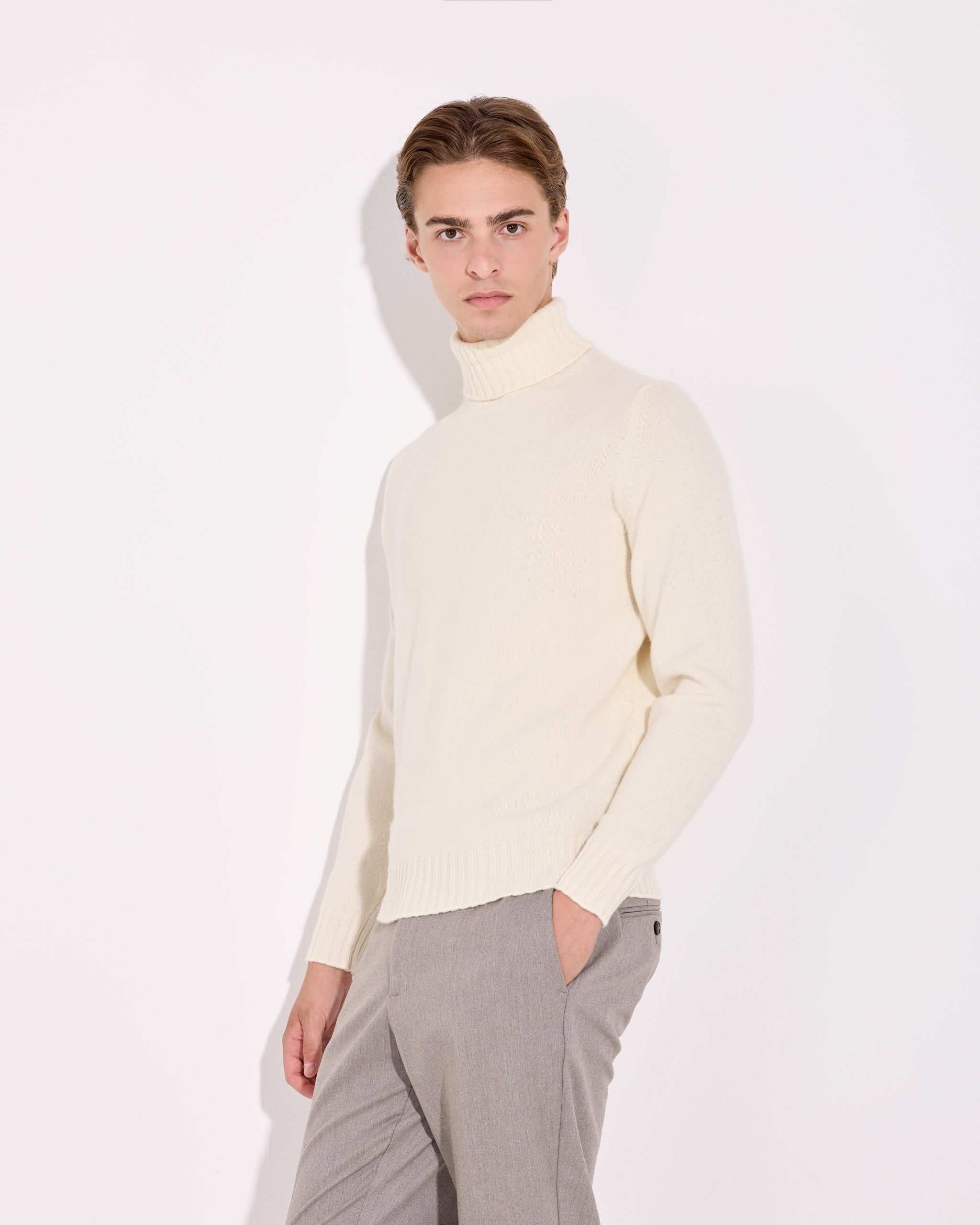 〈flattail〉 FILIPPO DE LAURENTIIS Green cashmere blend sweater FILIPPO DE LAURENTIIS F/W 22-23