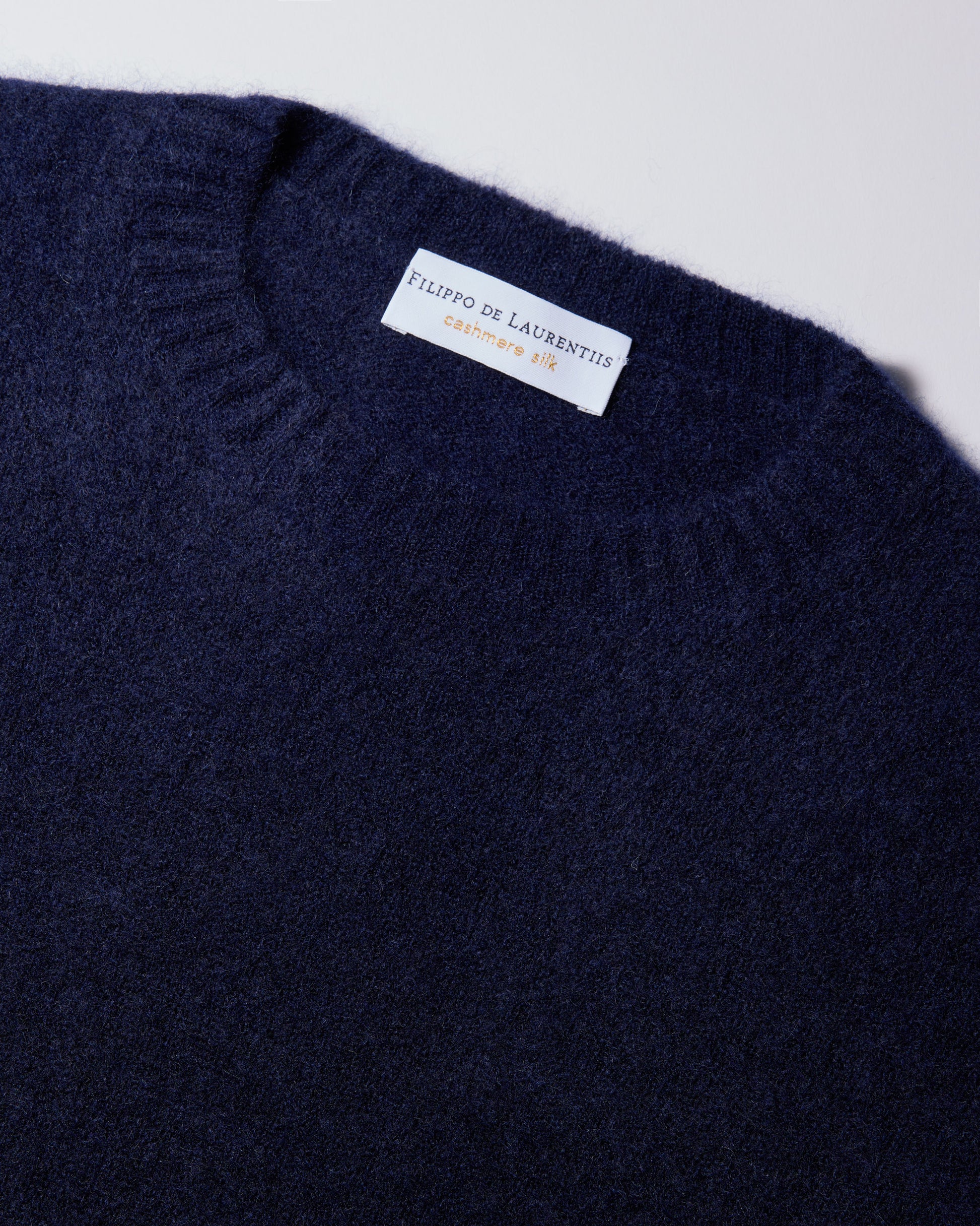 Girocollo garzato cashmere seta indaco