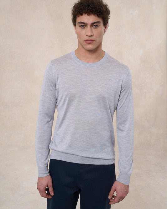 Maglia girocollo grigio perla in cashmere e seta