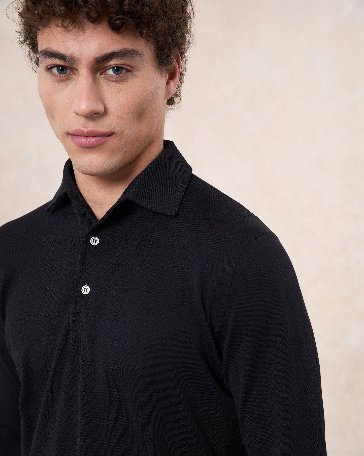 Polo paramontura nera in cotone crepe manica lunga
