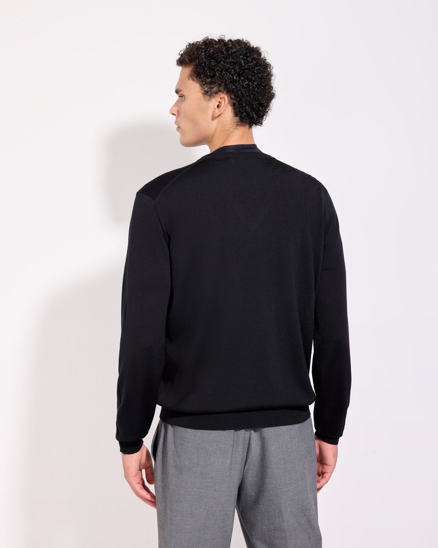 Scollo v royal merino nero