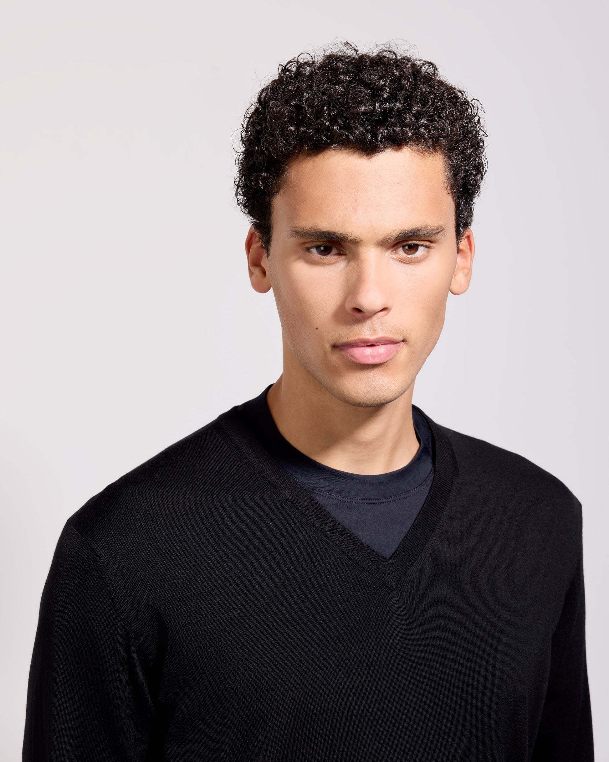 Scollo v royal merino nero