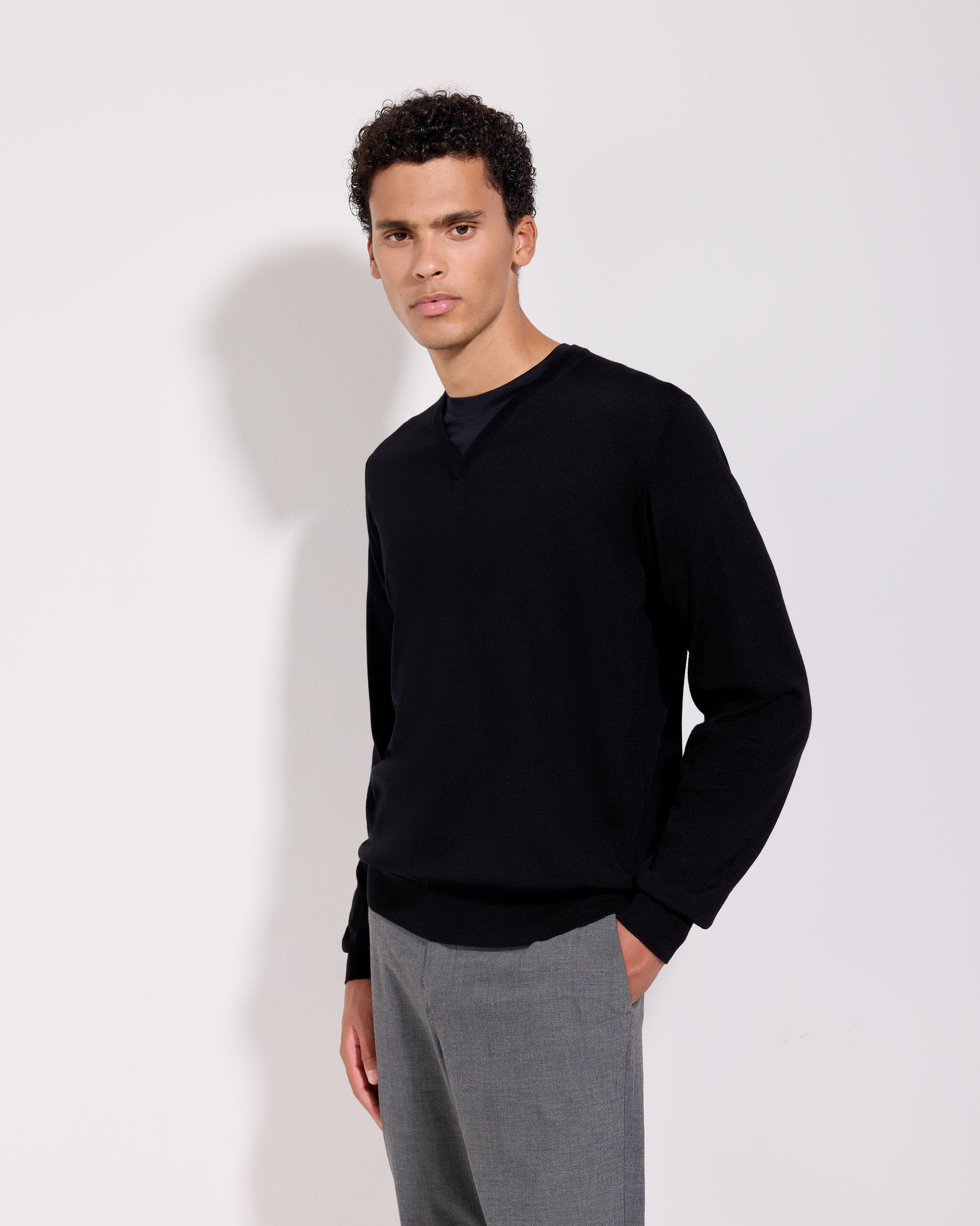 Scollo v royal merino nero