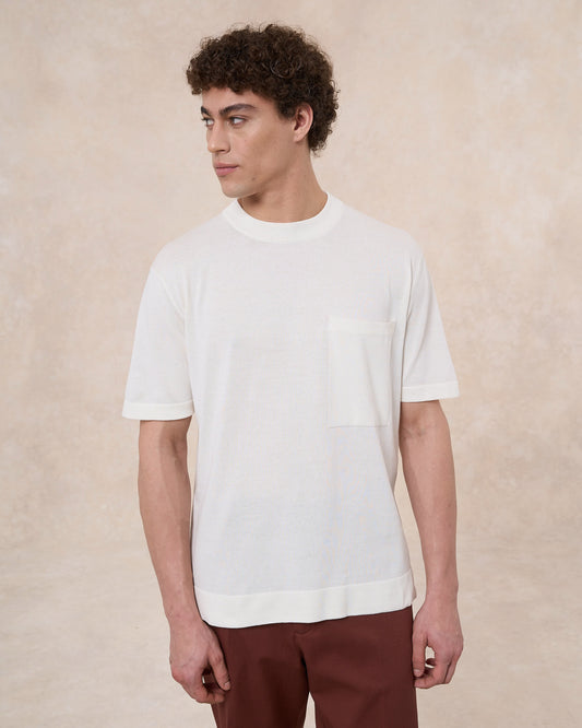 T-shirt bianco latte in cotone crepe con taschino